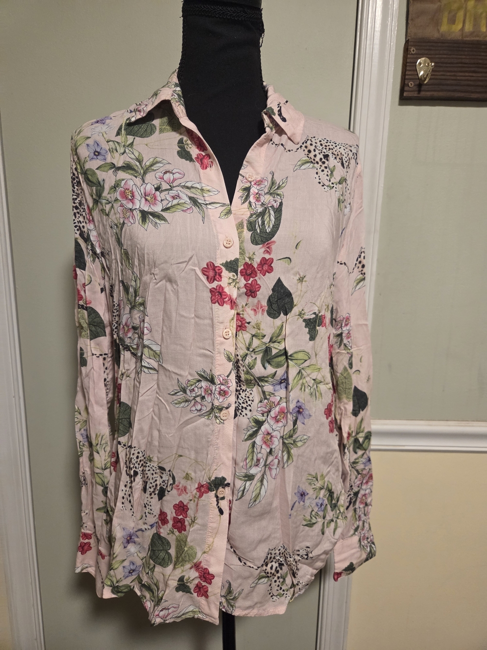 Women's Light Pink Floral Button-Down Shirt